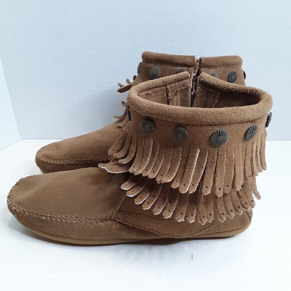 Minnetonka Women's 6M Double Fringe Side-Zip Taupe Ankle Boot - Picture 9 of 9